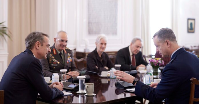 Συνάντηση-Μητσοτάκη-με-τον-Ανώτατο-Διοικητή-Ευρώπης:-Στο-επίκεντρο-η-ελληνική-συμβολή-στο-ΝΑΤΟ