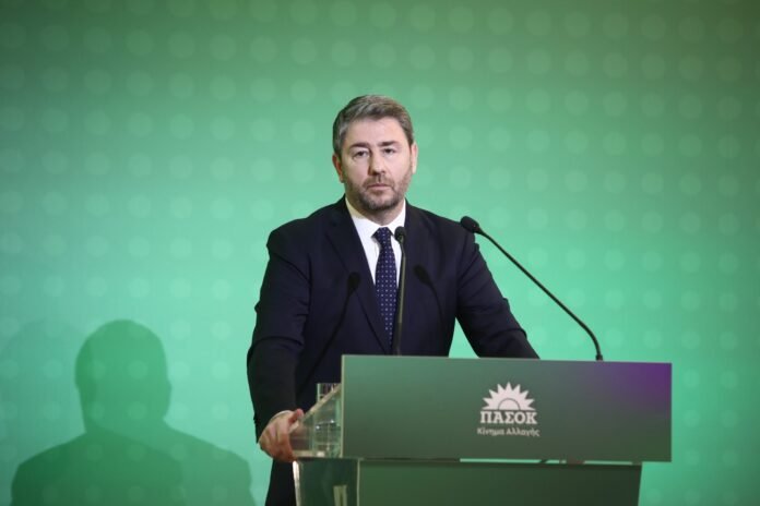 Πόλεμος-για-τα-σκάνδαλα:-ΠΑΣΟΚ-κατά-ΝΔ-με-φόντο-ΟΠΕΚΑ