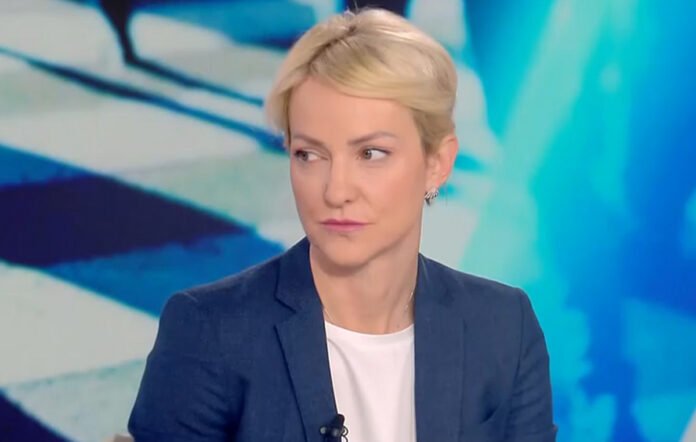 Σδούκου:-Το-ΠΑΣΟΚ-προσπαθεί-να-ενοχοποιήσει-συλλογικά-ένα-κόμμα-αλλά-έρχονται-υποθέσεις-που-αφορούν-στελέχη-του-–-«Λούζεσαι-αυτά-που-έλεγες»