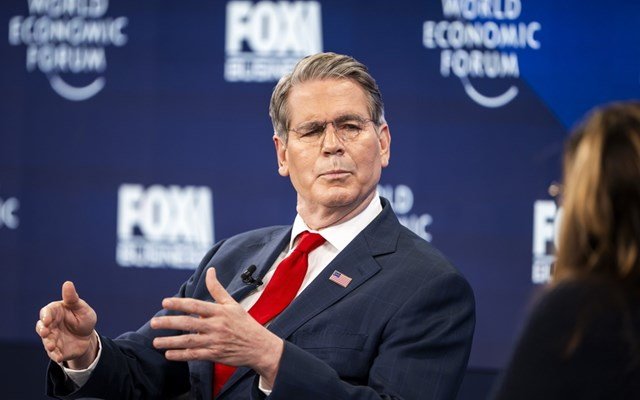 Μπέσεντ:-Με-τους-νέους-δασμούς-τα-κρατικά-έσοδα-θα-παραμείνουν-αμετάβλητα-το-2026