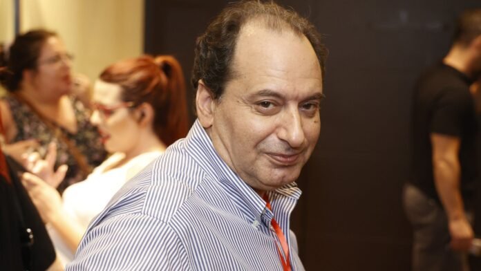 Ο-Σπίρτζης-πίσω-από-τις-μεταγραφές-Συριζαίων-στο-ΠΑΣΟΚ,-έχει-ανοιχτή-γραμμή-με-στελέχη-της-Χαριλάου