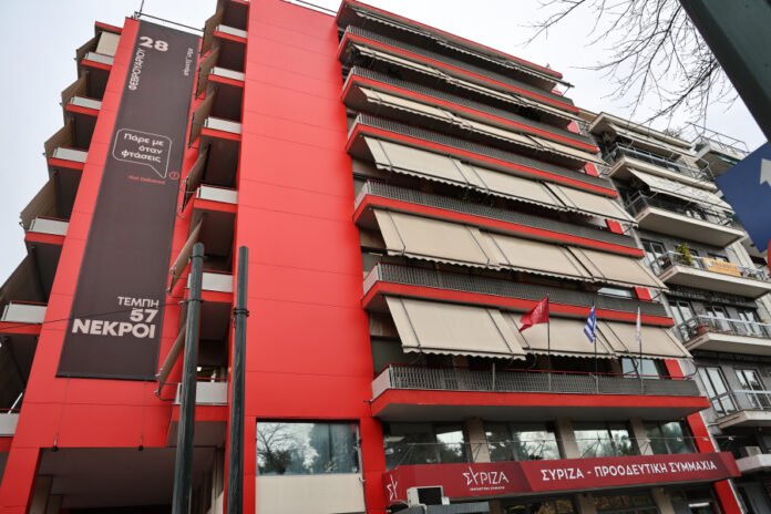 ΣΥΡΙΖΑ:-Ο-Μητσοτάκης-πετά-χαρταετό-για-την-ακρίβεια-και-ανέχεται-τον-οχετό-Γεωργιάδη