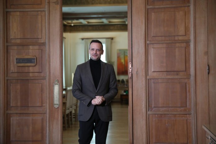 Χάρης-Δούκας:-Επαναφορά-στις-εργοστασιακές-ρυθμίσεις-του-ΠΑΣΟΚ,-«όχι»-σε-συγκυβέρνηση-με-ΝΔ