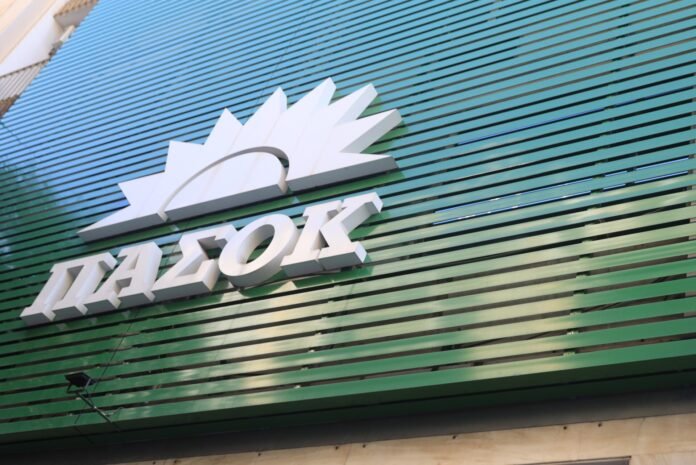 Το-κυβερνητικό-παιχνίδι-που-βλέπει-το-ΠΑΣΟΚ-πίσω-από-το-μπαράζ-σκανδάλων-και-το-στοίχημα-του-Ανδρουλάκη-στον-Νότιο-Τομέα