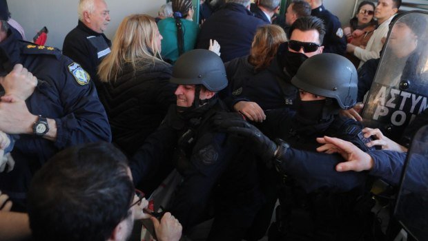 ΣΥΡΙΖΑ:-ΜΑΤ-και-ΟΠΚΕ-σε-ρόλο-σωματοφυλάκων-του-Γεωργιάδη-στο-Γ-Κ.-Νίκαιας