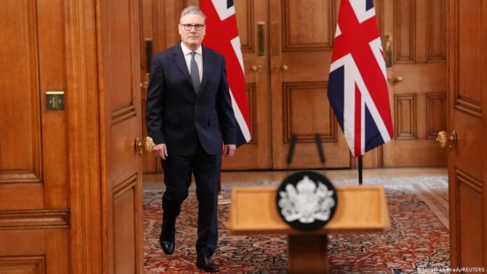 Δεν-συμμετέχει,-αλλά-ανησυχεί-το-Λονδίνο