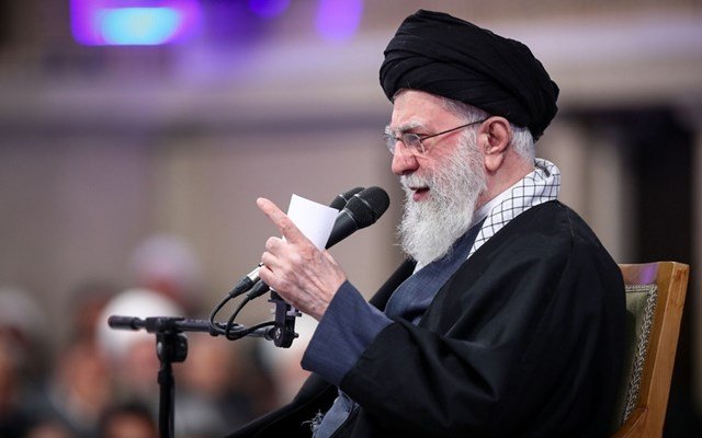 Τραμπ:-“Ο-Χαμενεΐ,-ένας-από-τους-πιο-κακούς-ανθρώπους-στην-ιστορία,-είναι-νεκρός-–-Οι-βομβαρδισμοί-θα-συνεχιστούν”