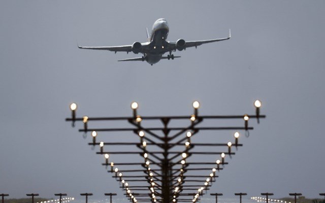 Χάος-στις-αεροπορικές-μετακινήσεις-μετά-την-κλιμάκωση-στη-Μέση-Ανατολή-–-Μπαράζ-ακυρώσεων-πτήσεων