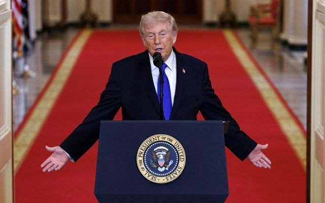 Τραμπ:-Οι-ηγέτες-του-Ιράν-θέλουν-διάλογο,-θα-μιλήσω-μαζί-τους-–-Ο-πόλεμος-μπορεί-να-διαρκέσει-“περίπου-τέσσερις-εβδομάδες”