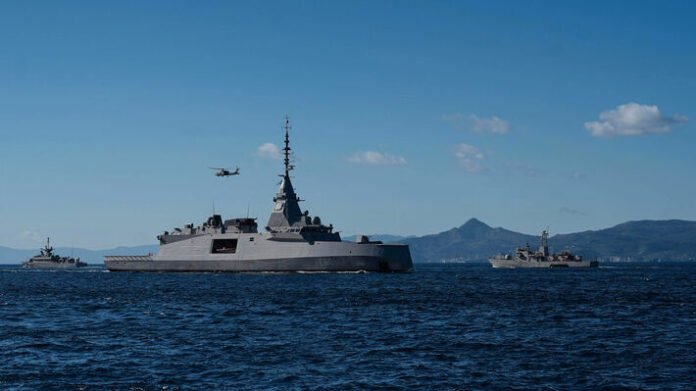 Στέλνουν-φρεγάτες-και-μαχητικά-στην-Κύπρο-–-Στο-όνομα-«προστασίας»-των-βρετανικών-βάσεων-στο-νησί-η-Ελλάδα-με-τα-μπούνια-στο-μακελειό!