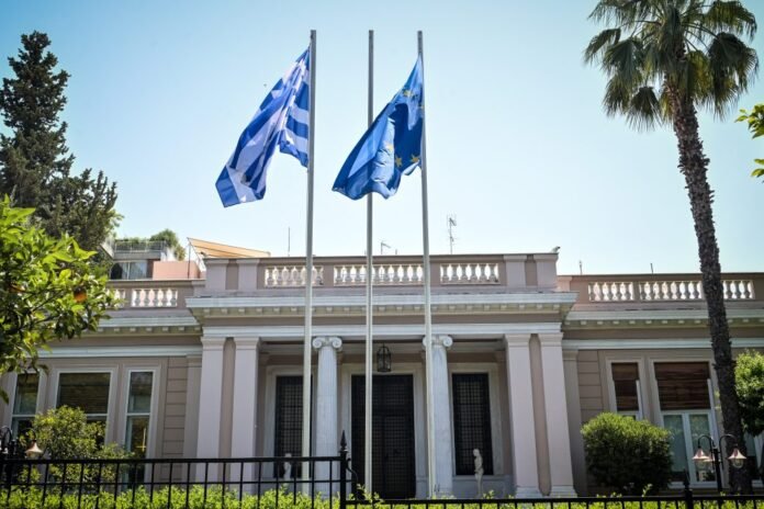 Μέγαρο-Μαξίμου:-Παλιοί-λογαριασμοί-και-νέες-πιέσεις