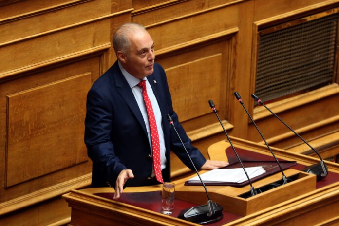 ΑΝΑΚΟΙΝΩΣΗ-ΤΥΠΟΥ-–-ΔΗΛΩΣΗ-ΤΟΥ-ΠΡΟΕΔΡΟΥ-ΤΗΣ-ΕΛΛΗΝΙΚΗΣ-ΛΥΣΗΣ-ΚΥΡΙΑΚΟΥ-ΒΕΛΟΠΟΥΛΟΥ-ΓΙΑ-ΤΟ-ΣΚΑΝΔΑΛΟ-ΤΩΝ-ΥΠΟΚΛΟΠΩΝ-ΚΑΙ-ΤΗΝ-ΑΤΑΛΑΝΤΕΥΤΗ-ΣΤΑΣΗ-ΤΩΝ-ΔΥΟ-ΑΞΙΩΝ-ΛΕΙΤΟΥΡΓΩΝ-ΤΗΣ-ΔΙΚΑΙΟΣΥΝΗΣ 