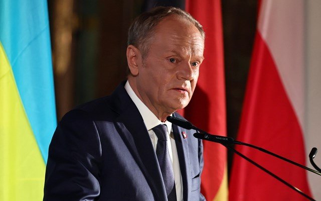 Τουσκ:-Η-Βαρσοβία-εξοπλίζεται-μαζί-με-τους-“φίλους”-της-για-να-αποτρέψει-τους-“εχθρούς”-της