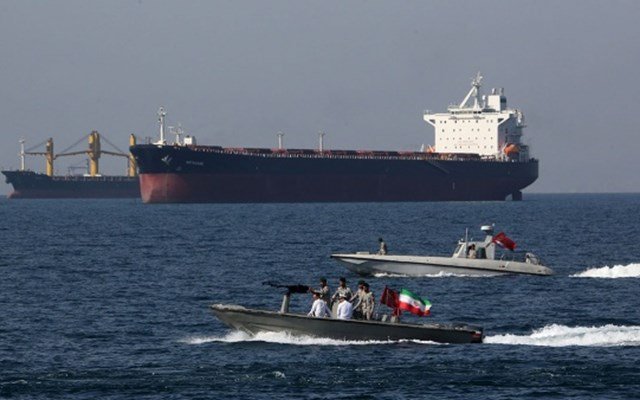 Τραμπ:-Το-αμερικανικό-ναυτικό-θα-συνοδεύσει-τα-δεξαμενόπλοια-μέσω-του-Στενού-του-Ορμούζ-“εάν-χρειαστεί”