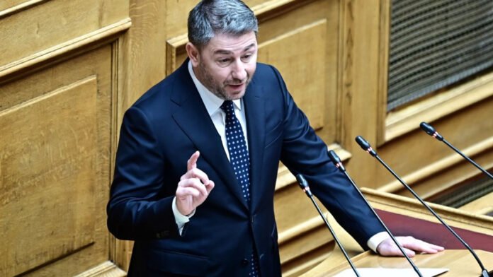 live-η-ομιλία-του-Ανδρουλάκη-στη-Βουλή-για-τις-εξελίξεις-στη-Μέση-Ανατολή