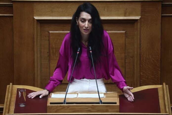 «Το-παραμύθι-σας-δεν-είναι-η-βιωμένη-πραγματικότητα-των-Ελλήνων»