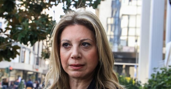 Δημοσκόπηση-alco:-Στις-14,3-μονάδες-η-διαφορά-ΝΔ-και-ΠΑΣΟΚ-–-Πέφτει-η-δημοτικότητα-της-Καρυστιανού