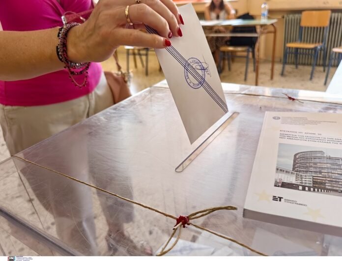 Δημοσκόπηση-alco:-Διψήφιο-προβάδισμα-της-ΝΔ-από-το-ΠΑΣΟΚ,-πρώτο-πρόβλημα-η-ακρίβεια-–-Χάνουν-έδαφος-Τσίπρας-και-Καρυστιανού