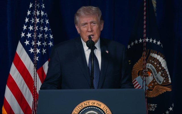 Τραμπ:-Μετά-τις-απειλές,-δηλώνει-ανοιχτός-σε-συνομιλίες-με-το-Ιράν,-υπό-όρους