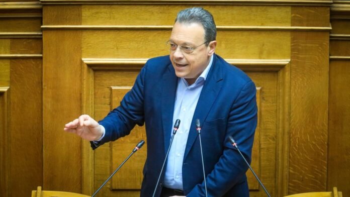 ΣΥΡΙΖΑ:-Υψηλοί-αντιπολιτευτικοί-τόνοι-με-φόντο-στρατηγική-αμηχανία-και-εσωκομματικές-τριβές