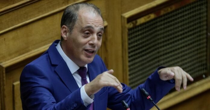 Επιμένει-στις-δηλώσεις-για-τη-Χούντα-ο-Βελόπουλος:-«Τι-σχέση-έχουν-τα-πετρέλαια-με-τη-δημοκρατία;»