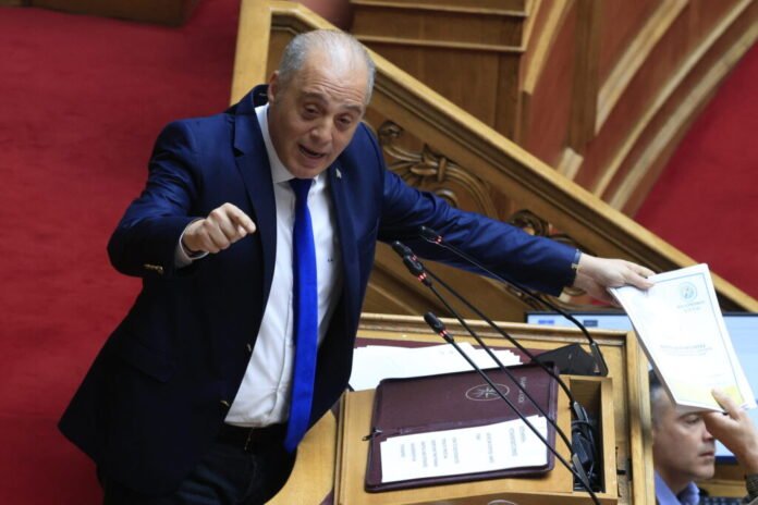 Προκαλεί-ο-Βελόπουλος:-Η-Χούντα-έκανε-σοβαρή-δουλειά-στο-θέμα-των-πετρελαίων-–-Μήπως-ήταν-δημοκράτης-ο-Μέγας-Αλέξανδρος;-(βίντεο)