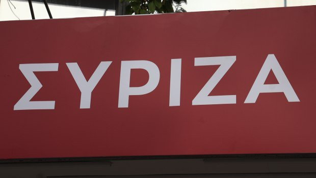 ΣΥΡΙΖΑ:-Ο-Μητσοτάκης-επικαλείται-το-«δικαίωμα-στη-σιωπή»-σε-υποκλοπές,-ΟΠΕΚΕΠΕ,-πόλεμο-στη-Μέση-Ανατολή