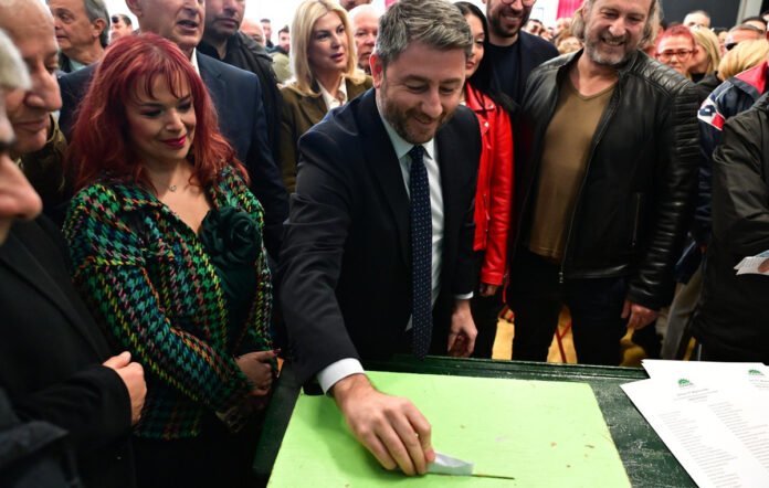 ΠΑΣΟΚ:-Μεγάλη-συμμετοχή-για-την-ανάδειξη-αντιπροσώπων-για-το-Συνέδριο-–-Ψήφισε-ο-Νίκος-Ανδρουλάκης