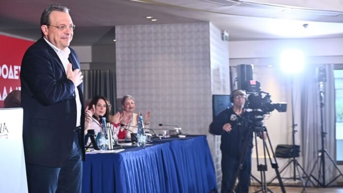 Φάμελλος:-«Η-κοινωνία-ζητά-να-τα-βρούμε»-–-Τι-απάντησε-στην-πρόσκληση-Ανδρουλάκη