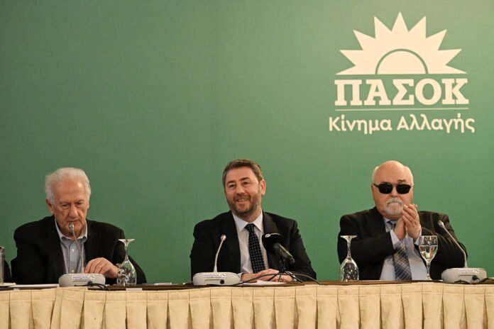 Οταν-το-ΠΑΣΟΚ-ταυτιζόταν-με-τη-Δημοκρατική-Παράταξη