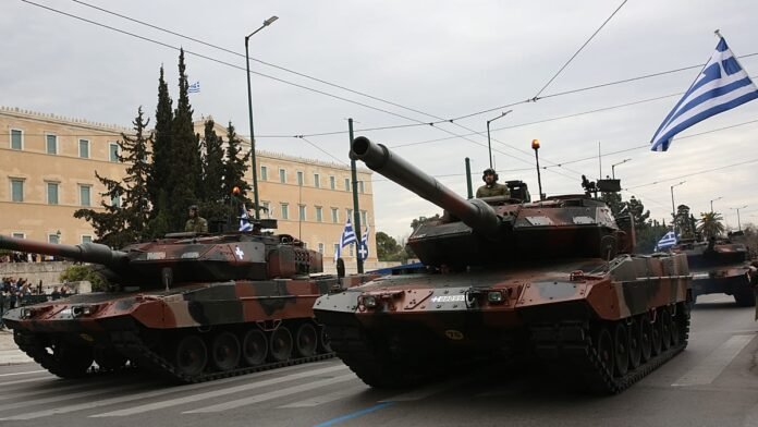 Η-Ελλάδα-γιορτάζει:-Όλα-τα-βλέμματα-στη-μεγάλη-στρατιωτική-παρέλαση