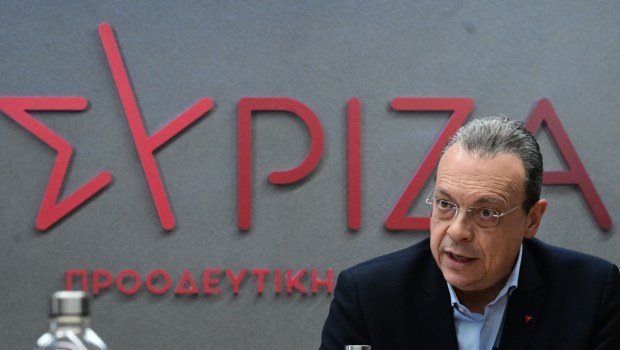 Φάμελλος:-Κυβέρνηση-σκανδάλων,-από-όπου-και-να-την-πιάσεις-λερώνεσαι