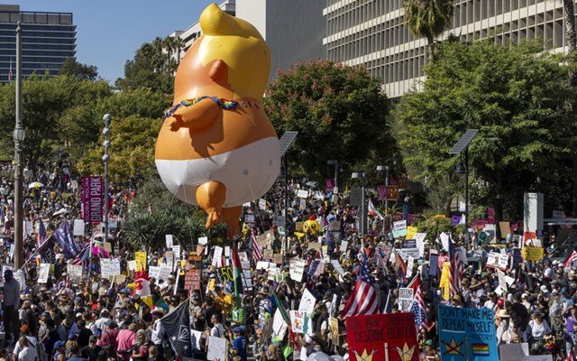 Ημέρα-Δράσης-Νο-kings:-Οι-Αμερικανοί-διαδηλώνουν-σήμερα-κατά-του-Τραμπ-αλλά-και-του-πολέμου-στο-Ιράν