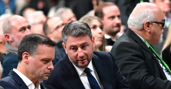 Συνέδριο-ΠΑΣΟΚ:-Καθαρό-«όχι»-στη-συγκυβέρνηση-με-τη-ΝΔ,-χωρίς-μεγάλες-εντάσεις-η-δεύτερη-ημέρα