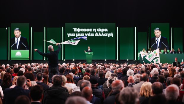 Συνέδριο-ΠΑΣΟΚ-–-2η-ημέρα:-Πηγαδάκια,-πρωτοκλασάτοι-και-οι-ψηφοφορίες-που-έδειξαν-ισορροπίες