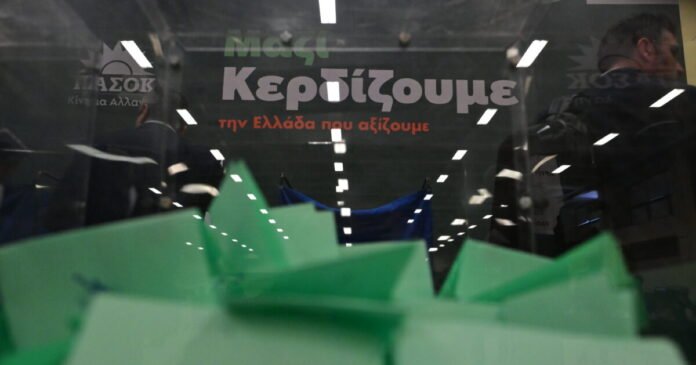 Ψηλά-ο-πήχης-των-εκλογών-για-Ανδρουλάκη-μετά-το-μήνυμα-ενότητας-^-παρασκήνια-του-4ου-τακτικού-συνεδρίου-του-ΠΑΣΟΚ-^-από-το-θερμό-χειροκρότημα-του-παππού-στον-εγγονό-Κακλαμάνη,-μέχρι-το…-μανικιούρ-με-τον-ήλιο-του-ΠΑΣΟΚ-^-άνοιξε-το-μολυσμένο-μήνυμα-του-predator-ο-Σαμαράς-^-σήμερα-μιλάει-στο-Πολεμικό-Μουσείο-^-τι-απαντούν-Φλωρίδης-–-Μαρινάκης-στο-ερώτημα-αν-ετοιμάζει-η-κυβέρνηση-διάταξη-για-να-πέσει-στα-μαλακά-ο-Ντίλιαν