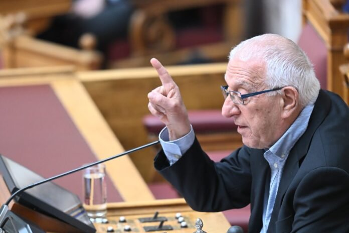 Ν.-Κακλαμάνης:-Το-ΠΑΣΟΚ-έπρεπε-να-με-κατηγορήσει-όταν-ανέβαλα-τη-συζήτηση-για-το-Συνέδριο-τους