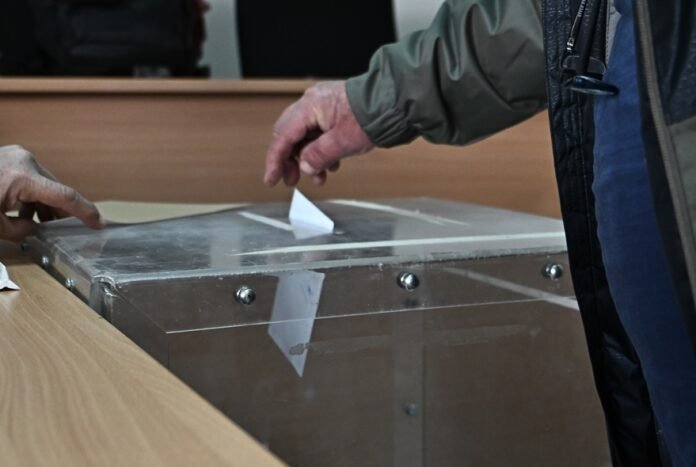 Δημοσκόπηση-gpo:-Οικονομία-και-Τέμπη-οι-«πονοκέφαλοι»-της-κυβέρνησης-–-Στο-26,3%-η-ΝΔ