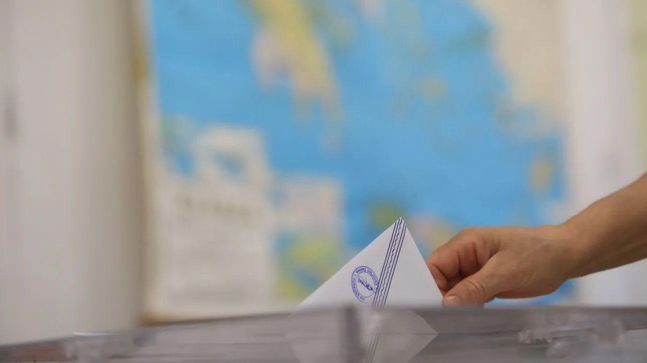 Δημοσκόπηση-pulse:-Προβάδισμα-16,5-μονάδων-για-ΝΔ,-στάσιμοι-Τσίπρας-Καρυστιανού