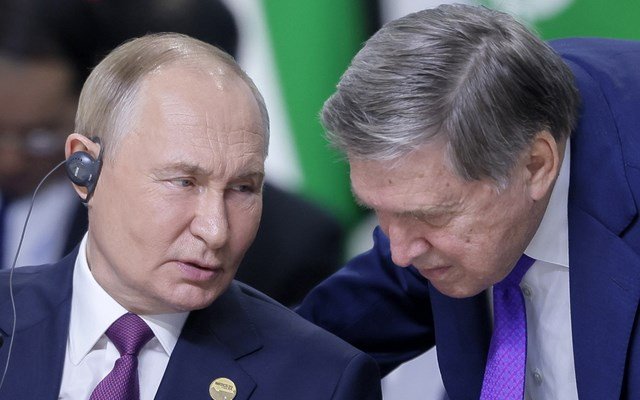 Τα-Στενά-του-Ορμούζ-είναι-ανοιχτά-για-τη-Ρωσία,-λέει-σύμβουλος-του-Κρεμλίνου