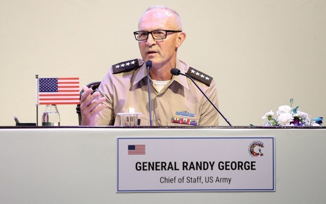 ΗΠΑ:-“Σεισμός”-από-τις-καρατομήσεις-κορυφαίων-στρατηγών-εν-μέσω-πολέμου-–-“Παράλογη”-η-απόλυση-του-Ράντι-Τζορτζ