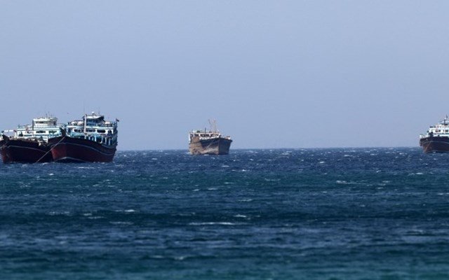 Βρετανία-ukmto:-Το-λιμάνι-Χορ-Φακάν-των-ΗΑΕ-δέχτηκε-επίθεση-–-Τέσσερις-τραυματίες