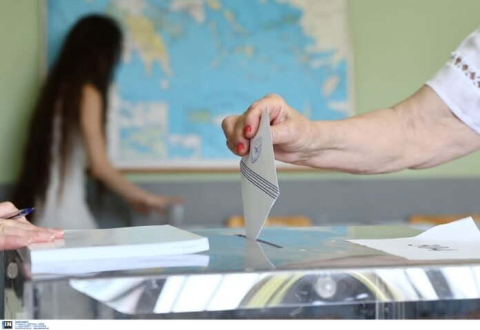 Δημοσκόπηση-interview:-Η-διαφορά-ΝΔ-ΠΑΣΟΚ-–-Ένας-στους-δύο-πολίτες-θέλει-πρόωρες-εκλογές