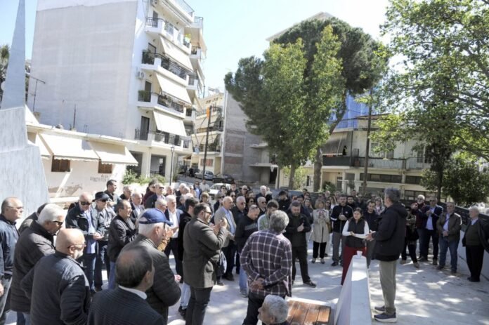 ΚΚΕ,-ΠΕΑΕΑ-ΔΣΕ:-Κόκκινα-γαρύφαλλα-στη-μνήμη-των-120-εκτελεσμένων-στο-Αγρίνιο-(φωτο)