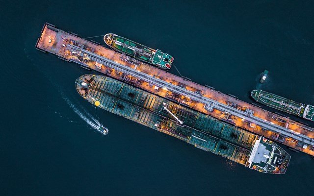 Τον-κώδωνα-του-κινδύνου-για-σοκ-διαρκείας-στην-οικονομία-ακόμη-και-μετά-το-τέλος-του-πολέμου-κρούουν-οι-οίκοι