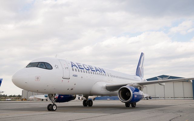 Με-ειδική-πτήση-της-aegean-έφτασε-το-Άγιο-Φως-στην-Κύπρο-από-τα-Ιεροσόλυμα