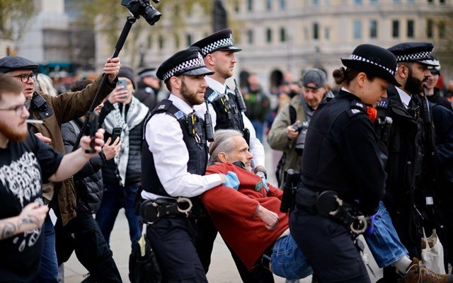Πάνω-από-500-διαδηλωτές-της-palestine-action-συνελήφθησαν-χθες-στο-Λονδίνο