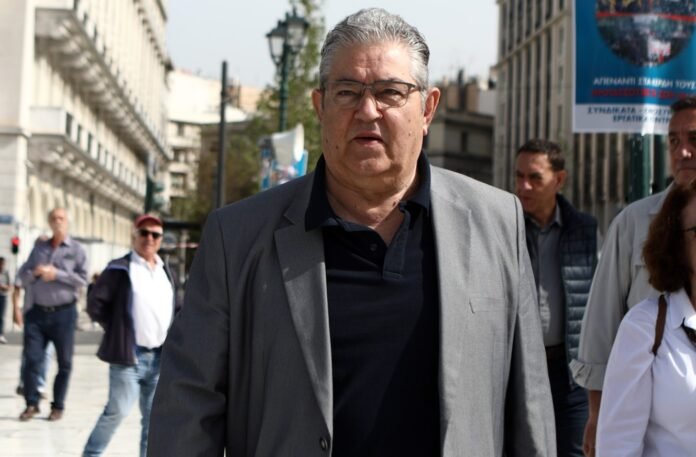 Κουτσούμπας:-Σε-έναν-κόσμο-που-φλέγεται,-η-λαϊκή-σπίθα-που-σιγοκαίει-να-γίνει-πυρκαγιά-Ανάστασης-Λαών