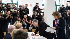 Ουγγαρία:-Δημοσκόπηση-δίνει-προβάδισμα-55,5%-στην-αντιπολίτευση-ενόψει-εκλογών