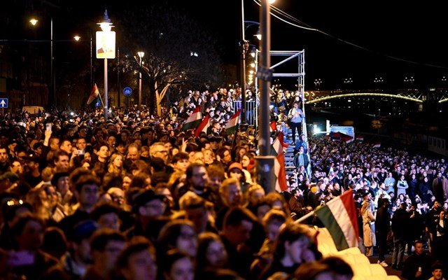 Ουγγαρία-–-Εκλογές:-Συντριβή-Όρμπαν-με-θρίαμβο-της-φιλοευρωπαϊκής-κεντροδεξιάς-αντιπολίτευσης-–-Υπερπλειοψηφία-αλλαγής-συντάγματος-με-138-έδρες